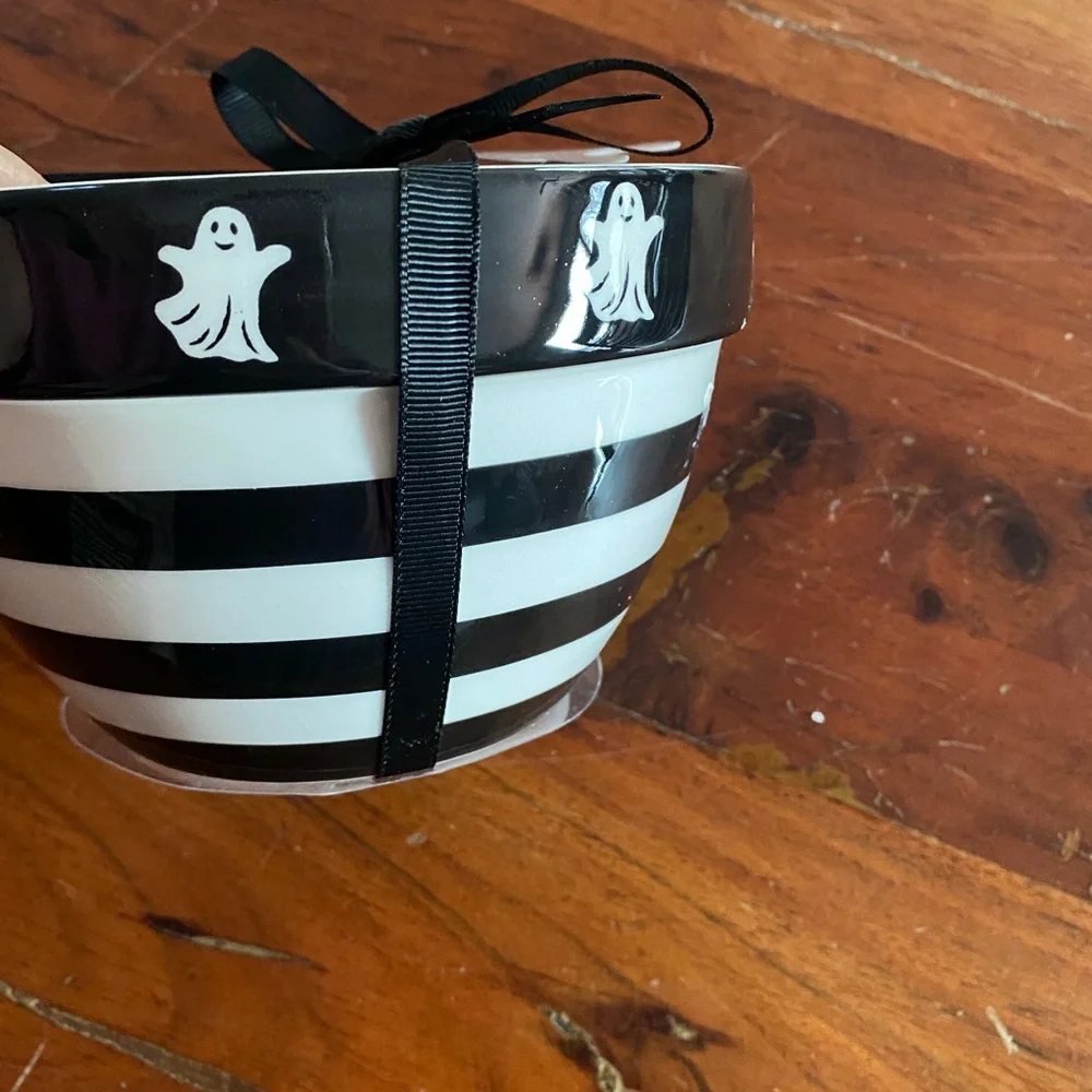 NWT ‎ 3 Striped Black and White Striped Ghost Halloween Bowls